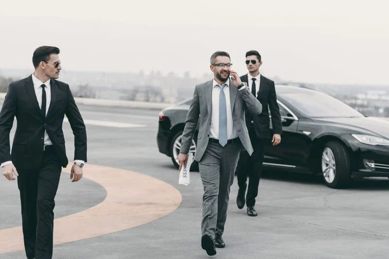 مرافقة وحراسة الشخصيات الهامة