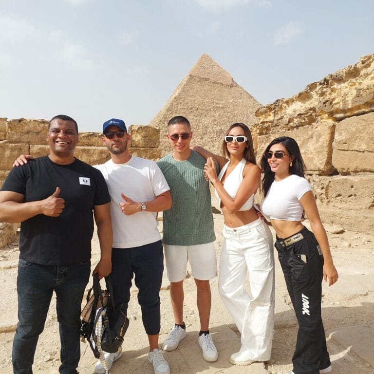 فريق الحماية أثناء تنفيذ مهمة
